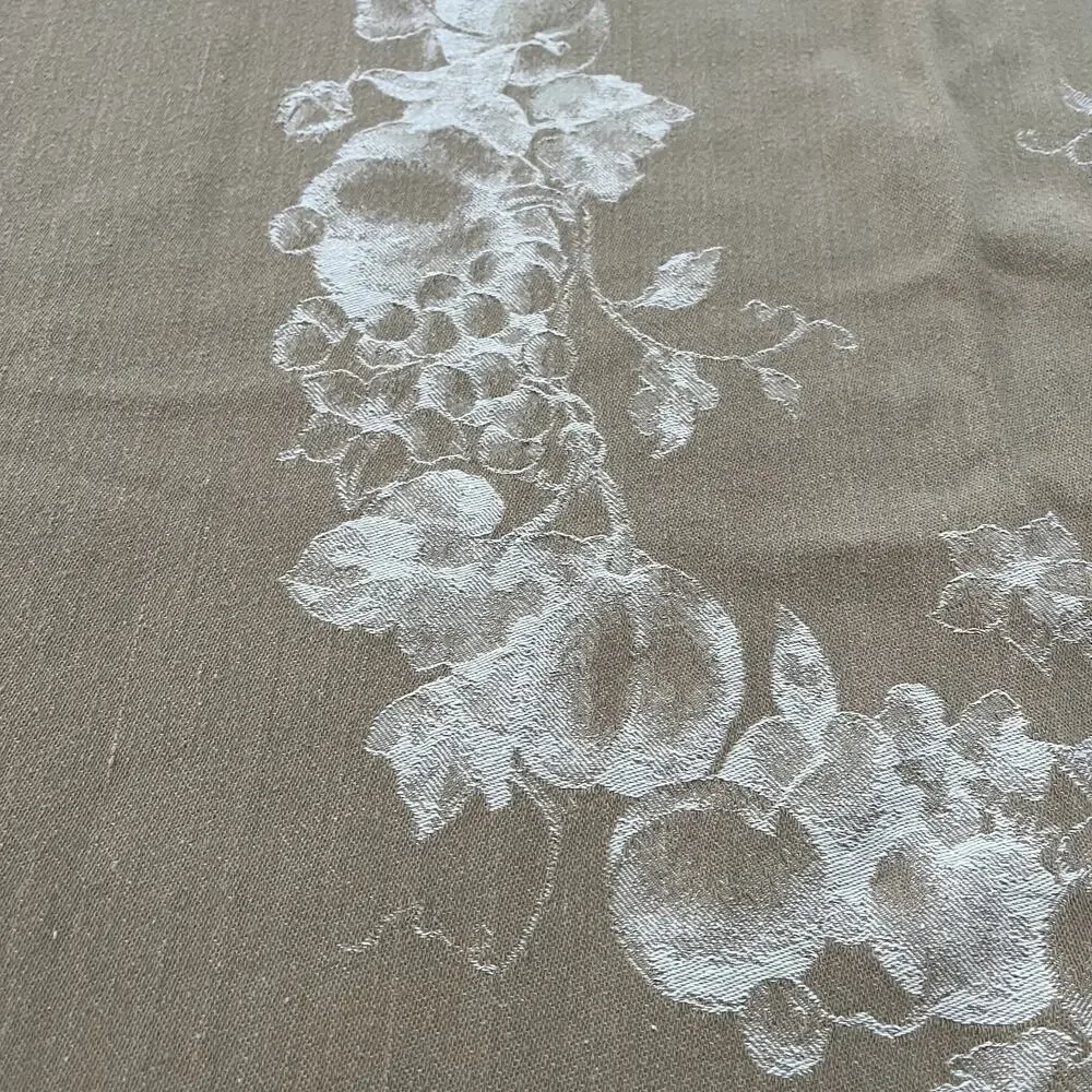 Williams-Sonoma Tablecloth 65 x 98.5